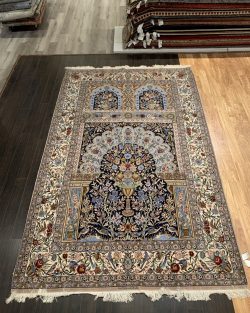 Hand Knotted Wool & Silk Traditional Flower Vase Isfahan Rug