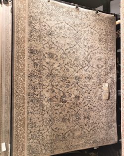 Decorative Silver Grey Transitional Machine-Made Rug *